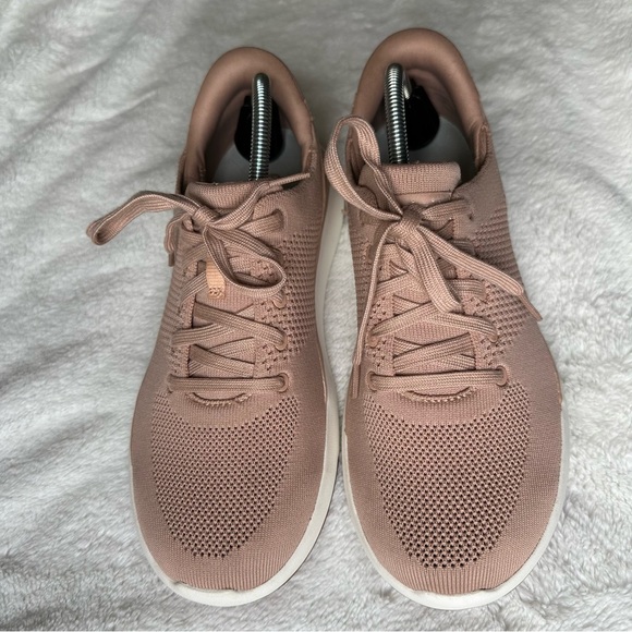 KIZIK Lima Hands Free Knit Sneakers Unisex Fawn Mens 9W Womens 10.5W Beige White - Picture 5 of 9